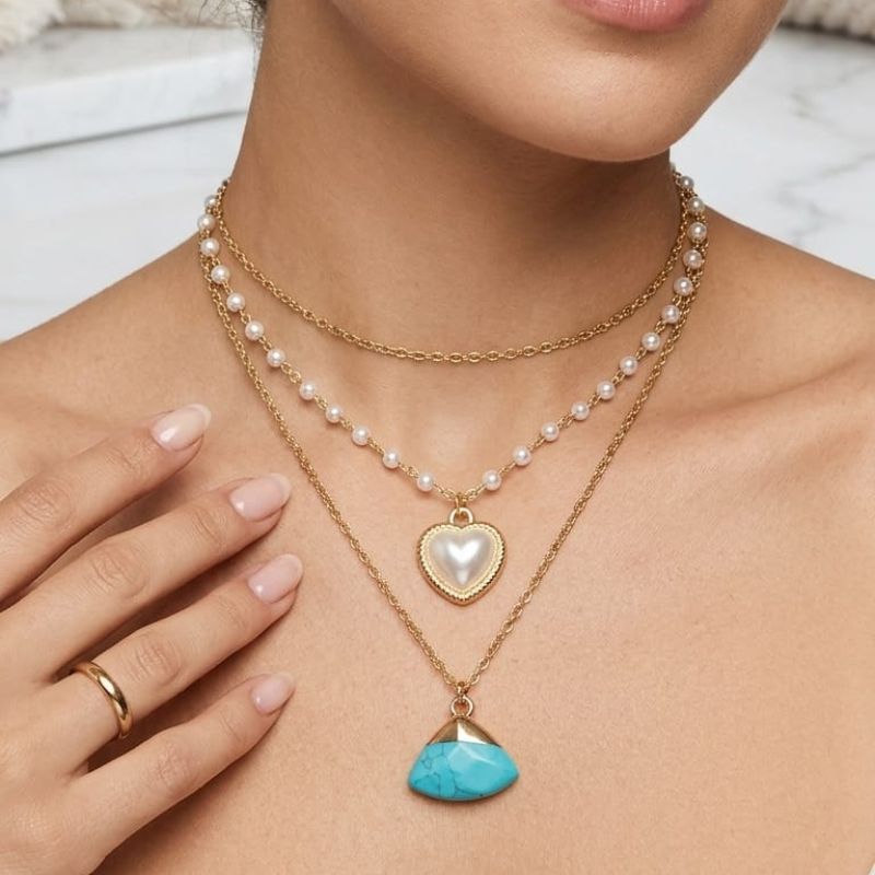Trilogía Corazón & Elegancia | 3 Collares con aretes en acero - Imagen 3